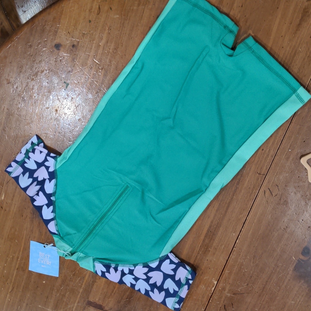 New Green 🦕 Rashguard - Picture 3 of 7